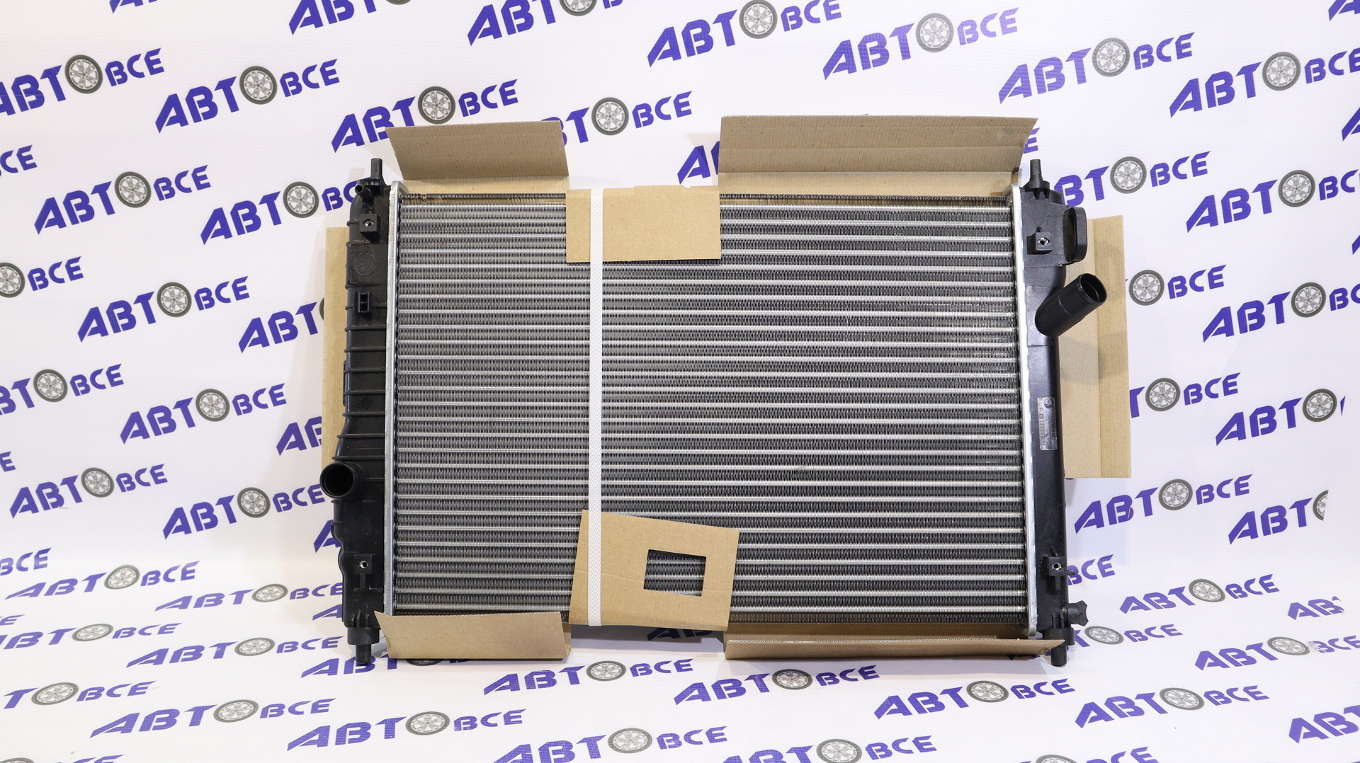 Радиатор основной (охлаждения) Aveo T255 HB МКПП 1,2 16V (Нового Образца косоой выход) LUZAR